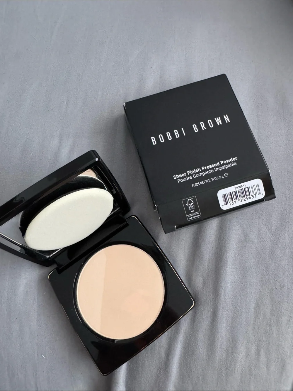 Bobbi Brown Sheer Finish Pressed Powder Soft porcelain